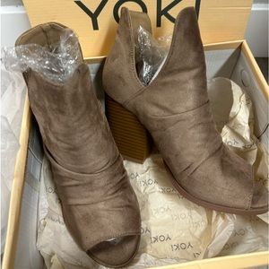 Yoki Open Toe Slip On Beige Block Sandals W/ Box and Bags Size 6.5M Solid